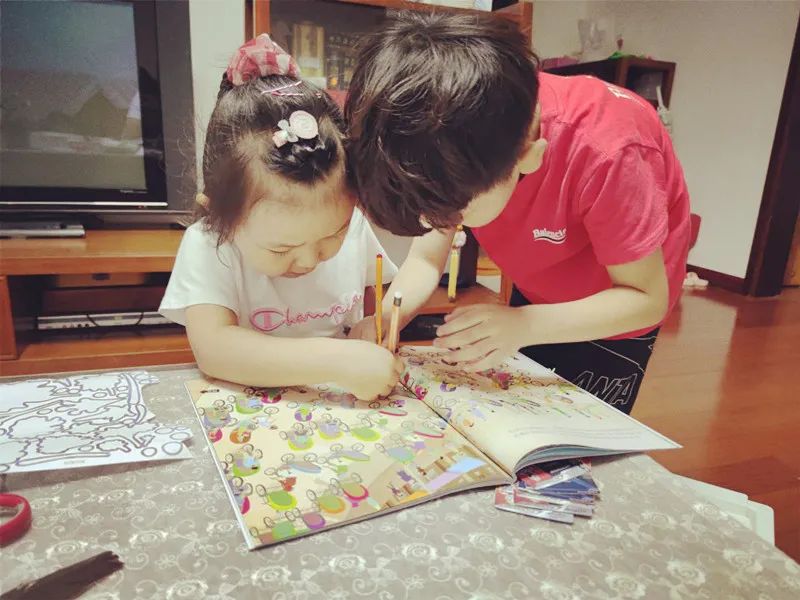 孩子开学前老爸忙翻天,孩子开学父母在外打工又担心