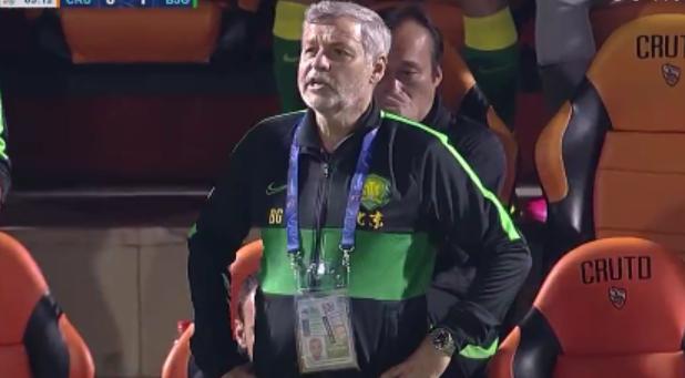 巴坎布国安最新视频,巴坎布争球摔倒视频