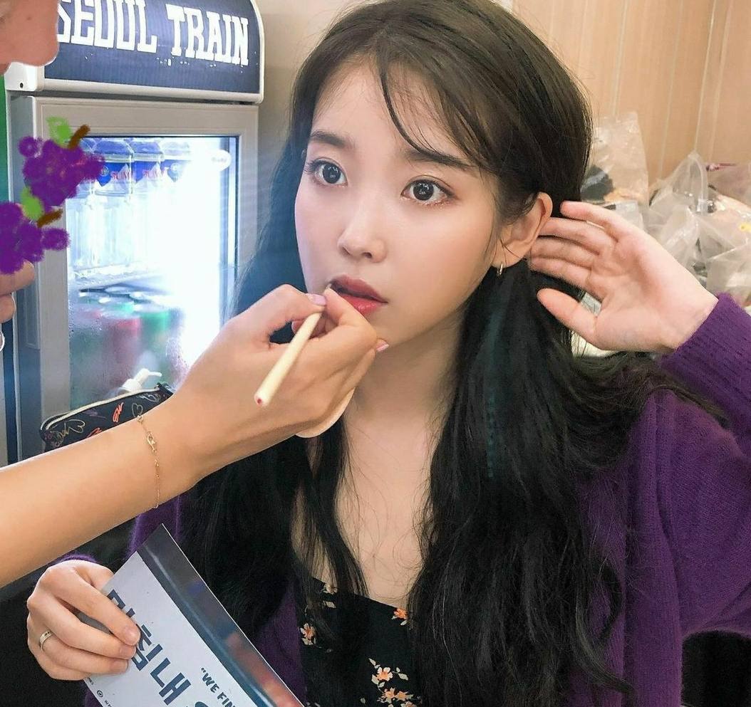 iu代言新百伦图片,新百伦iu代言人