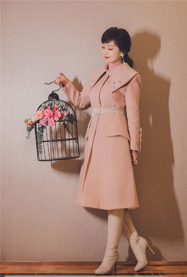 发量少穿大衣怎么扎头发,冬天衣服厚头发怎么扎温柔简单