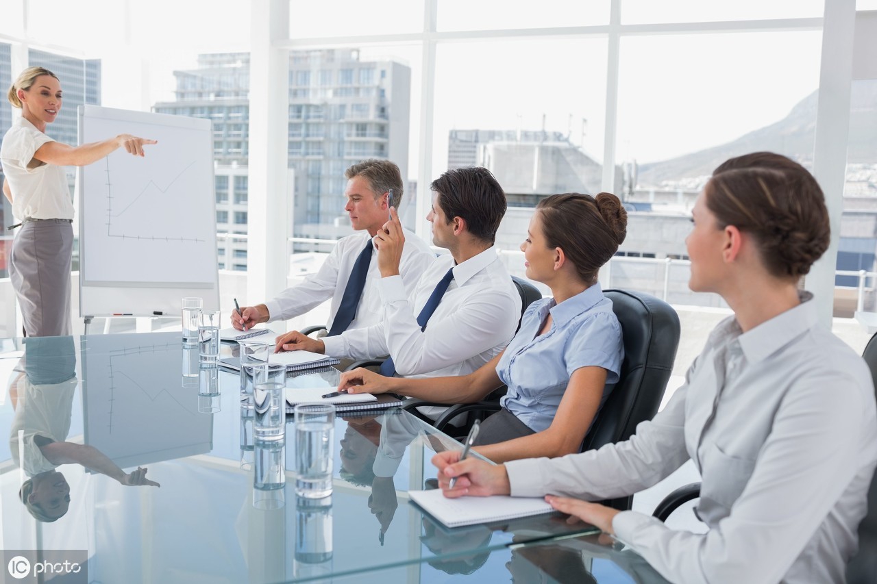 公司评优表彰大会主持词范文,幼儿园评优总结表彰会主持词