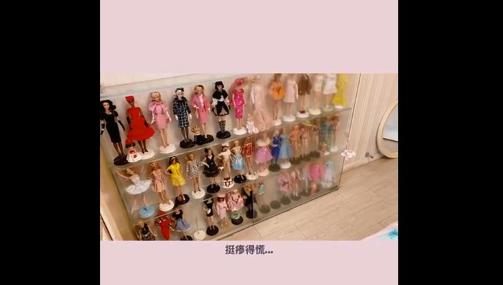 花8000买芭比娃娃,花1000多给手办买了件衣服