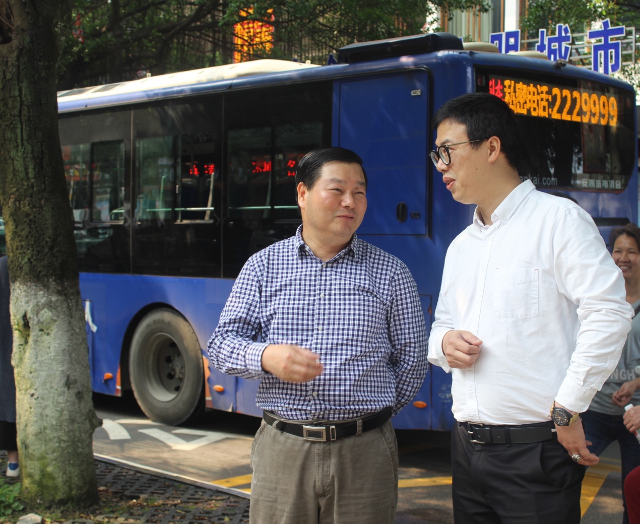 多功能擦地机清洗悬浮地板,地面高效清洗机器