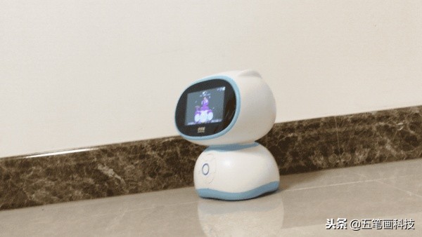 孩子成长的好伙伴，只需要一台巴巴腾智能机器人S3