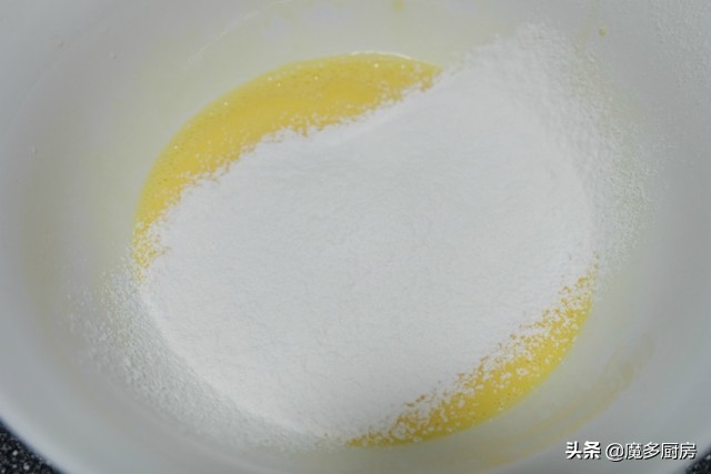 100克低筋面粉做蛋糕要放几个鸡蛋,130克低筋面粉放多少鸡蛋做蛋糕