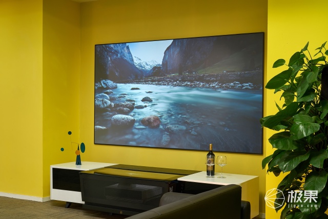 真正的无边框全屏电视机,超薄屏幕无边框电视