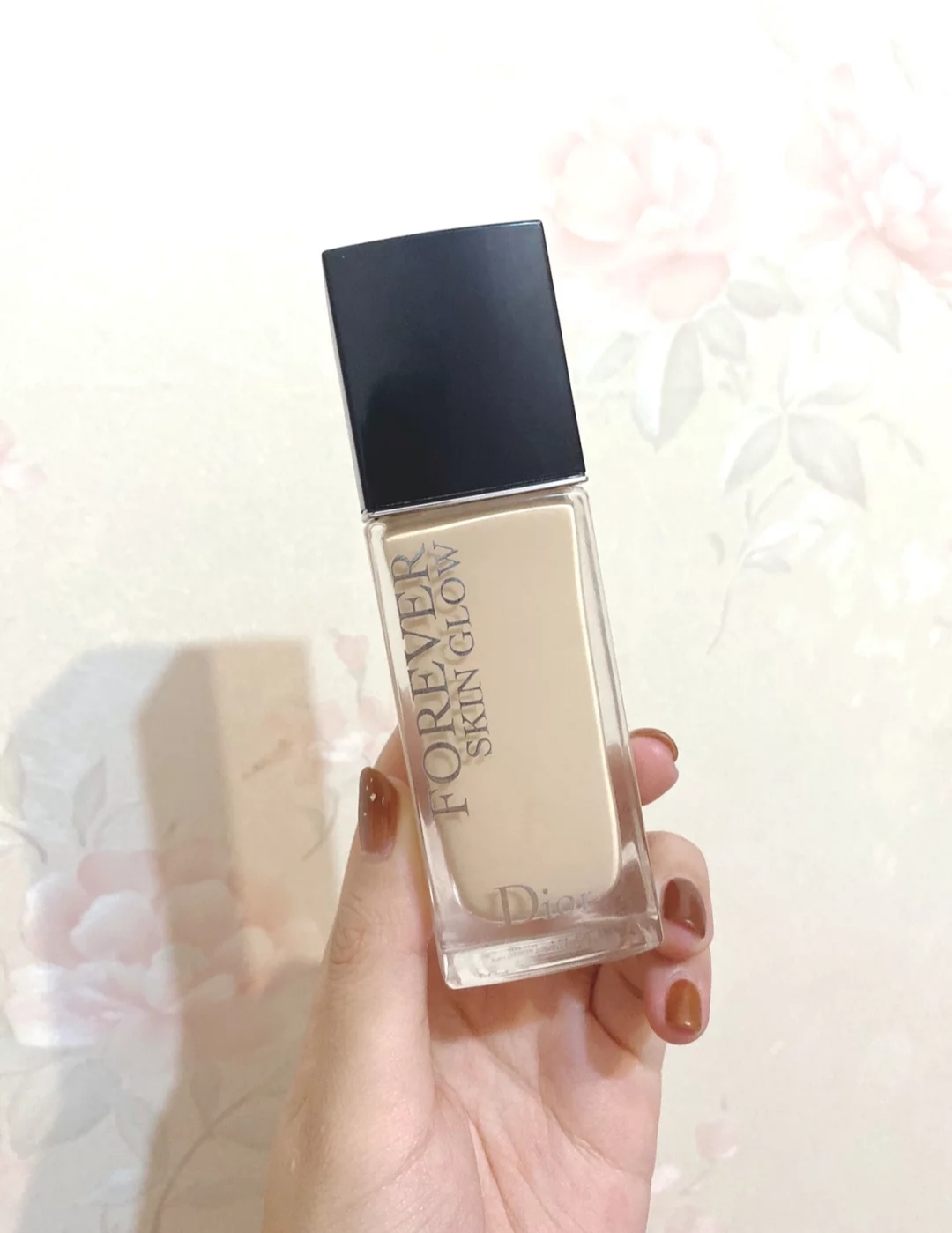 热门粉底液分享，迪奥水润，圣罗兰轻薄不卡粉，NARS抗氧化效果好