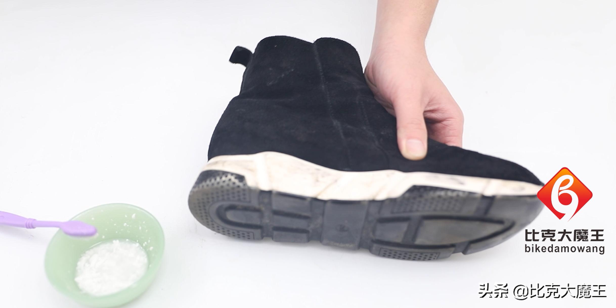 鞋子边边脏了用什么擦才能擦干净,鞋边脏了怎么用风油精擦掉