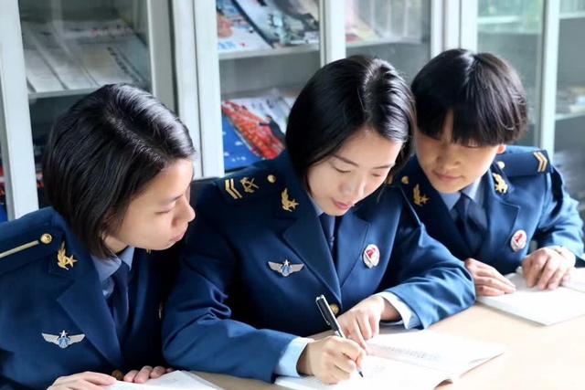 炊事班女战士,女炊事班长视频