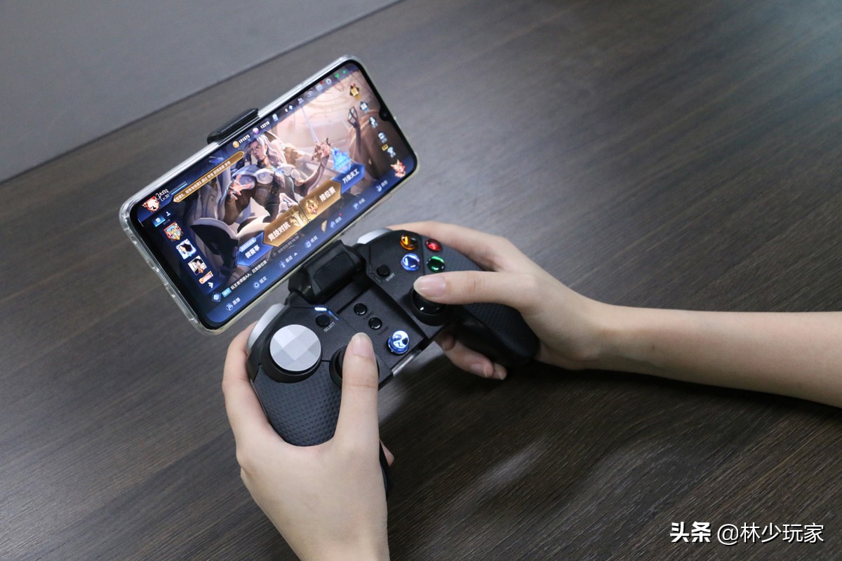 玩转《王者荣耀》《跑跑卡丁车》，仁魔刀锋游戏手柄上手体验分享
