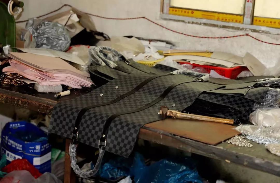 burberry鍥村肪浠锋牸浣庝簬1500,burberry鍥村肪娣樺疂1鍗冨鏄湡鐨勫悧