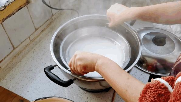 懒人凉皮面糊要注意什么,平底锅凉皮做出来发粘开裂