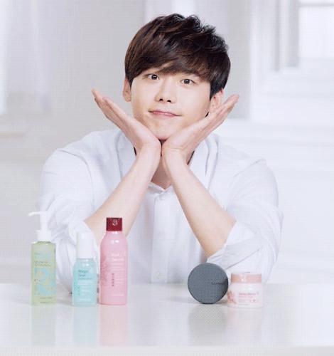 洗脸后脸局部发红是什么原因,洗脸发红发热怎么办