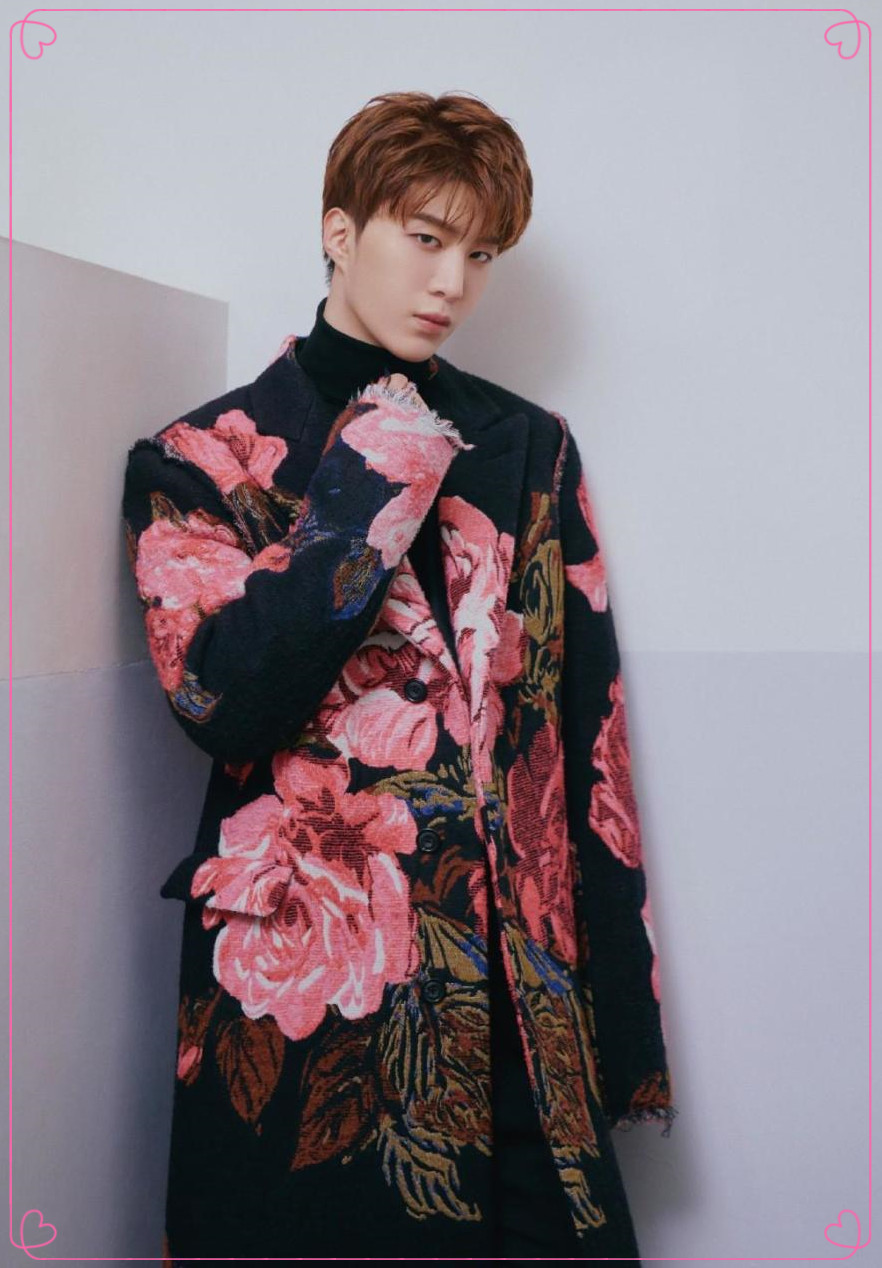 范丞丞亮相活动，穿3万多的玫瑰服扮圣诞老人，网友：钱真没白花