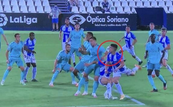 皇马三连丢点球,皇马进球被吹掉判点球