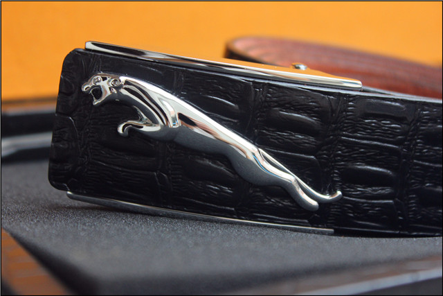 劳斯名爵内穿捷豹皮带，会让人觉得皮带与人浑然一体、相得益彰