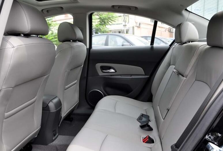 雪佛兰科鲁兹15款一代经典落幕,雪佛兰老款科鲁兹现在很少见了