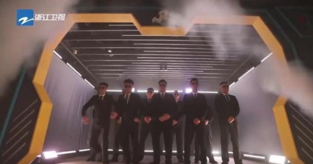 奔跑吧蔡徐坤选郭麒麟上船,郭麒麟蔡徐坤撕名牌完整版