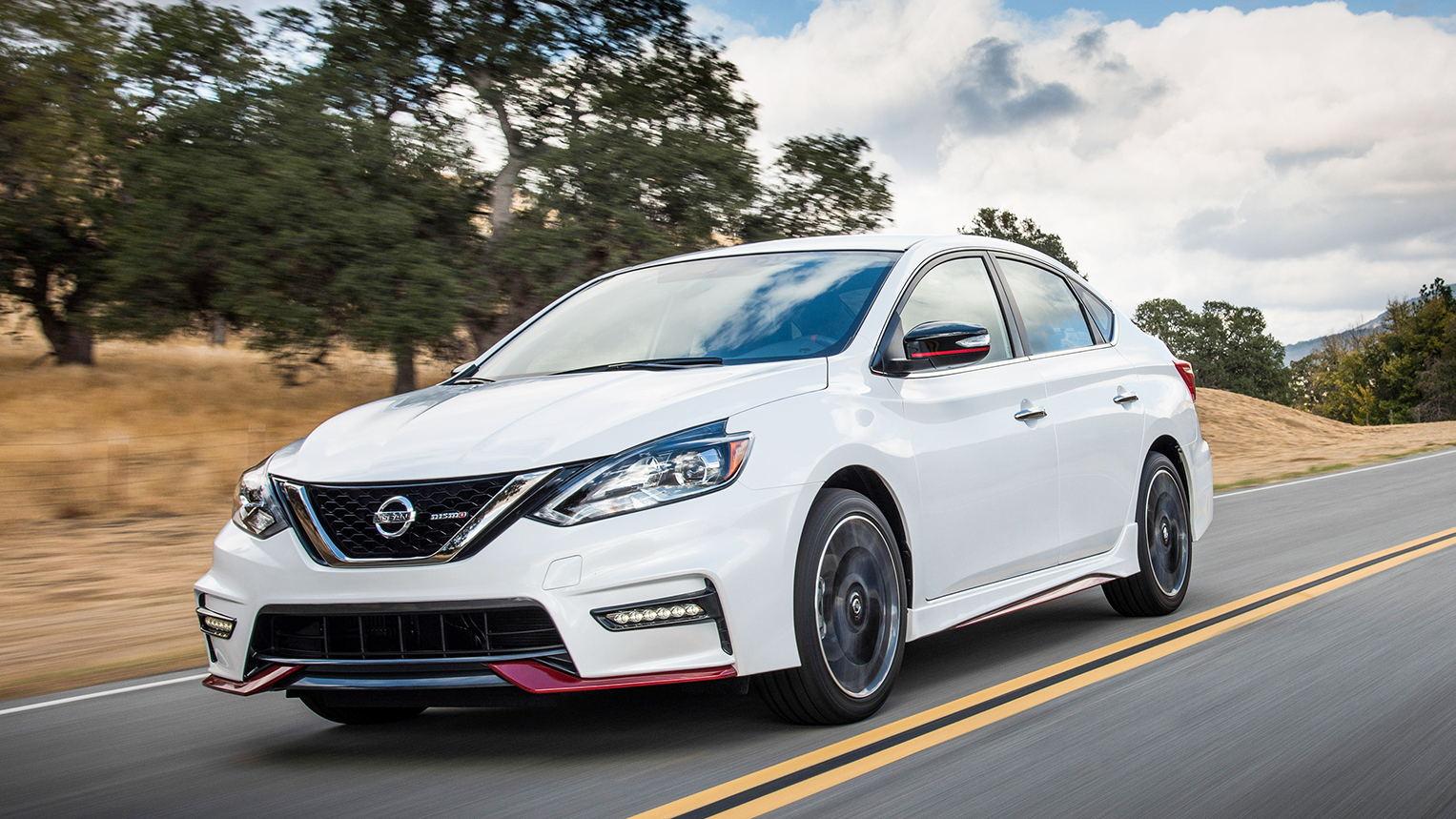 日产途乐vs丰田陆巡越野视频,日产途乐和丰田陆巡哪一款车更大