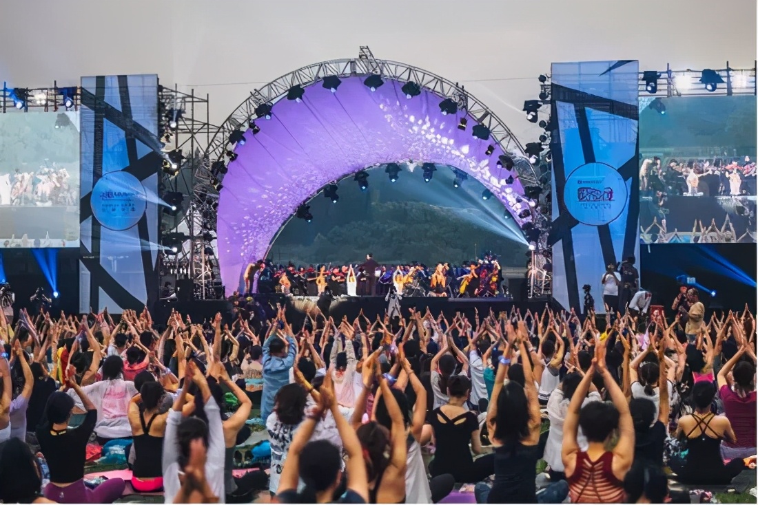 3个月卖出76亿！让耐克阿迪疯狂的“外国网红”，专门收割富婆？