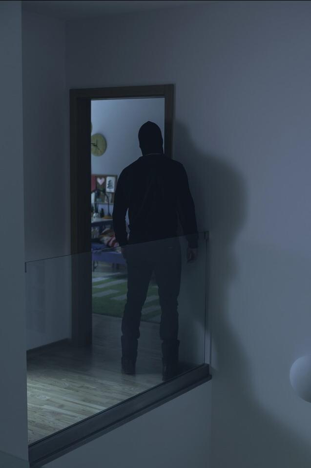 男子负气离家34年后被家人寻回,山东少年负气出走8年