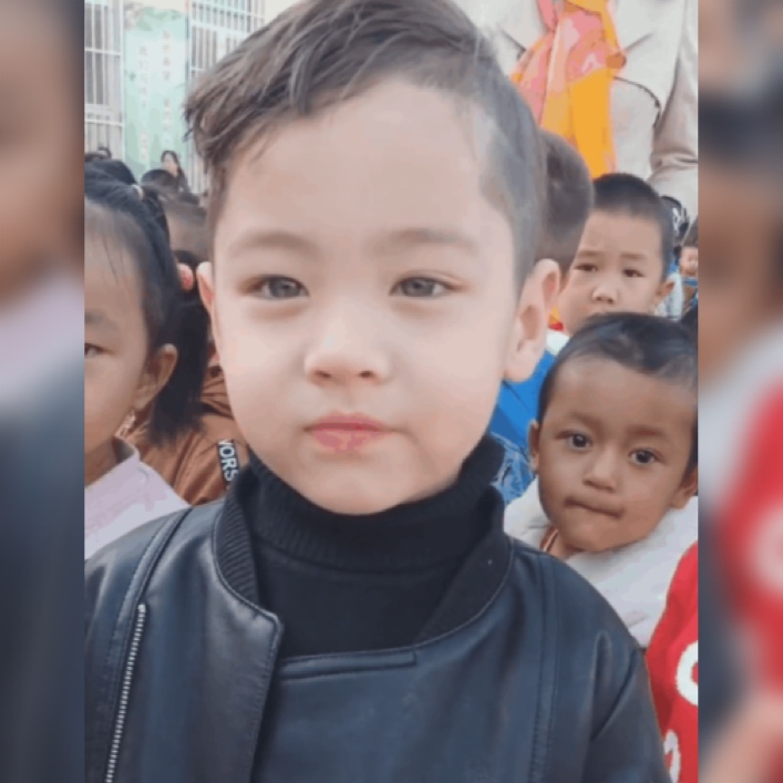 帅气的小学生校草,班级高颜值小男孩走红网络