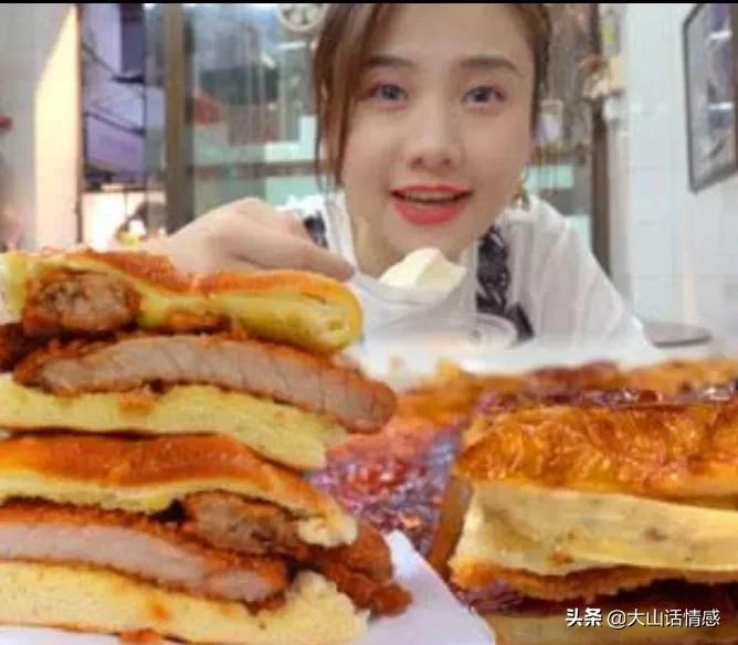 对比美女美食播主两年前后的容貌变化，你会发现暴饮暴食催人老。