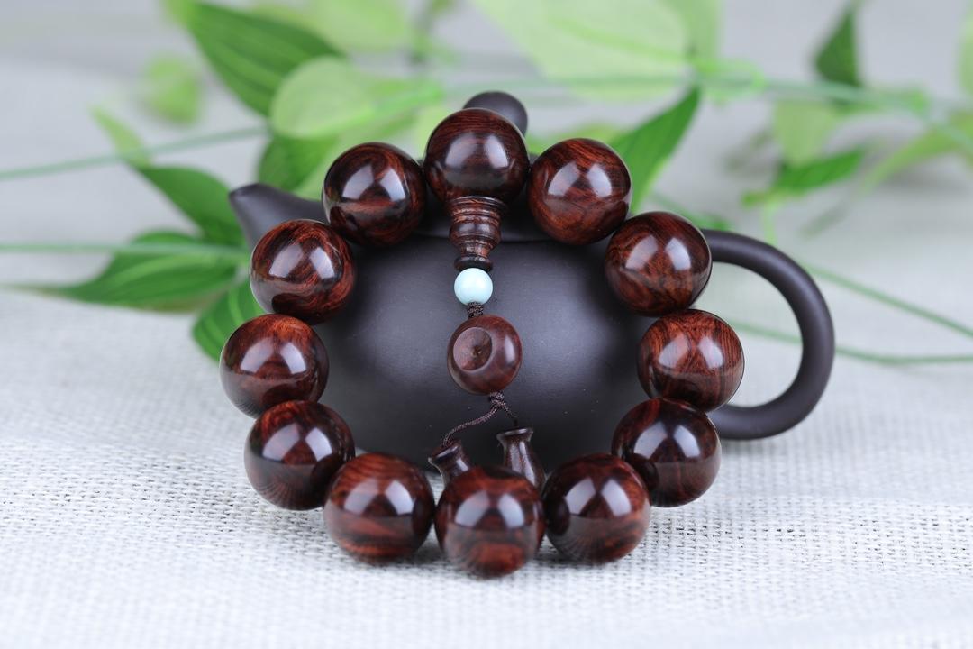 怎么区分海南黄花梨和越南黄花梨,紫檀柳和越南黄花梨原料对比