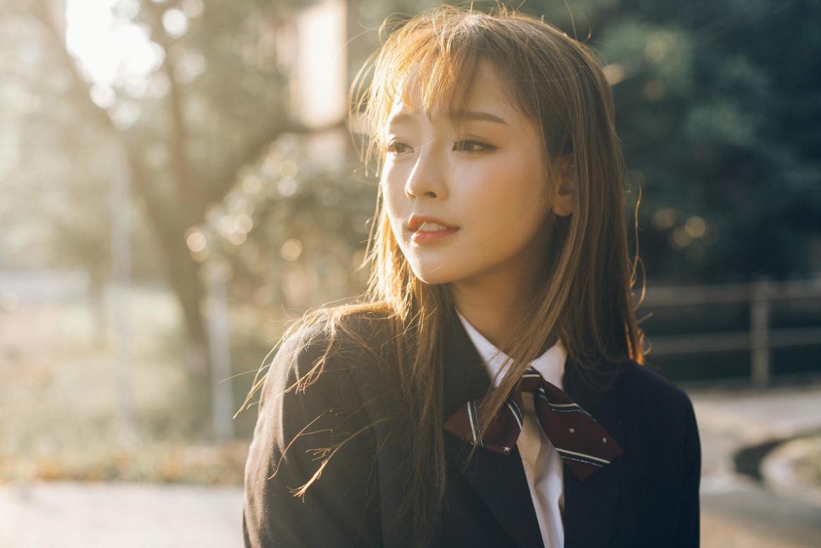 女朋友发一张照片就说我直男,不会给女孩子拍照的男生是直男吗