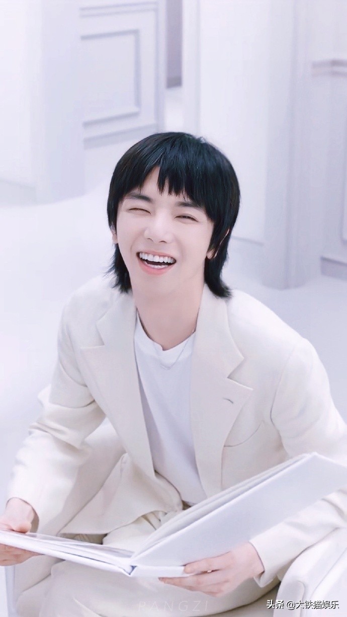 六届快男冠军今昔对比：有人改名难改运，有人变脸认不出，差距大