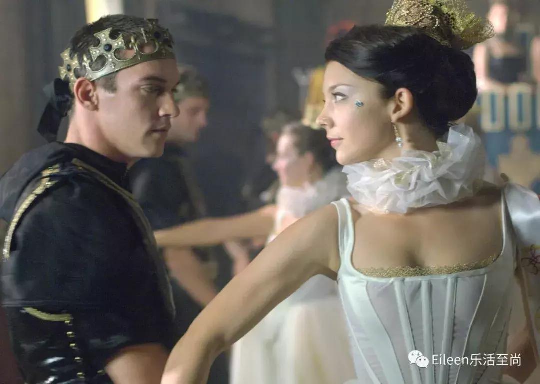 侍女上位、姐妹同夫、一王废四后，英国王室狗血传奇荒诞如戏