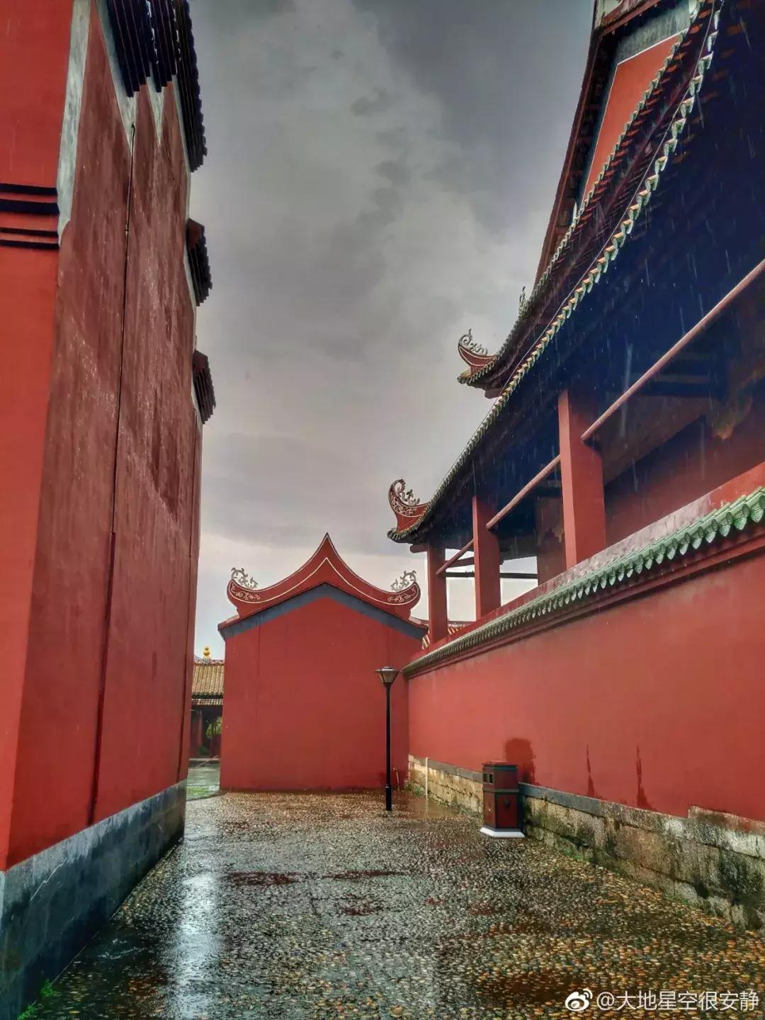 成都坐动车直达这片原始秘境！深幽峡谷、云海奇观、罕见古村…带你逃离夏天！