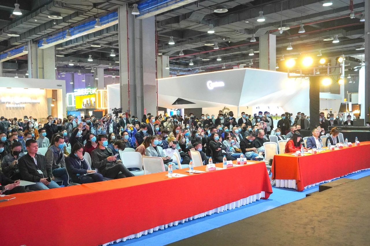 天生实力派，华盛家具再夺红棉奖