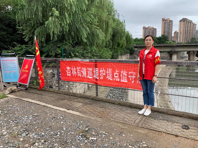 学校防汛工作抢险队伍建设,中小学防汛抗旱应急预案演练图片