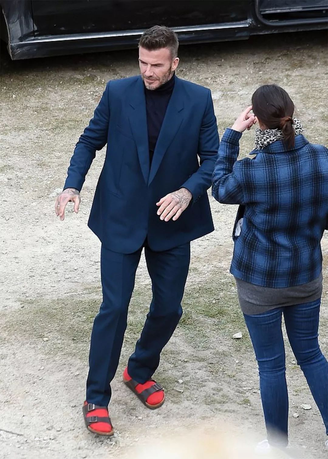 年轻时的贝克汉姆西装打扮,贝克汉姆小七穿凉鞋