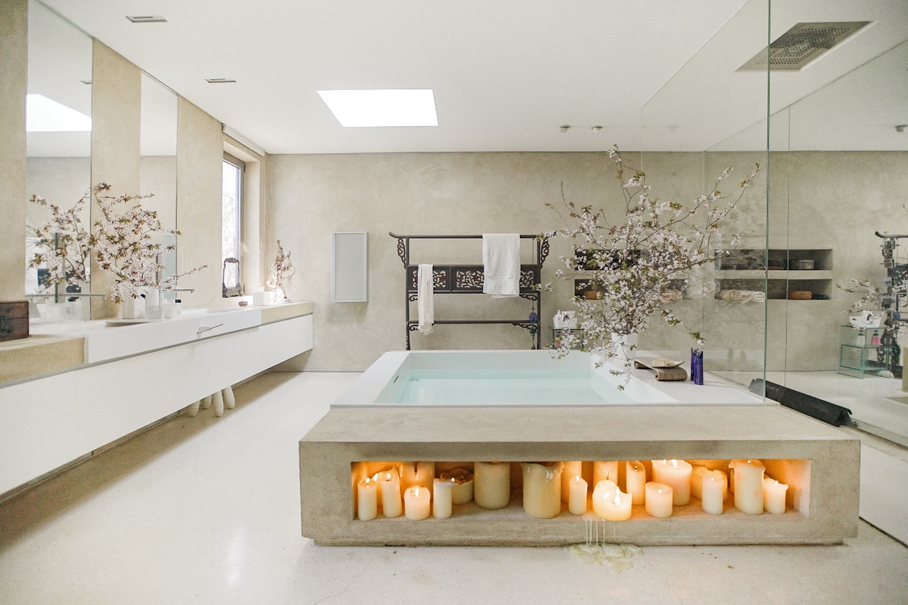 她买下别人挑剩的渣户型，花10年任性改造，浴缸像床那么大