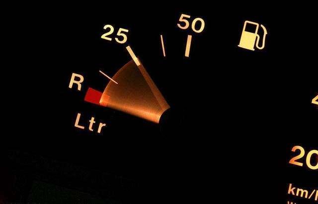 加满油箱对汽油泵有影响吗,汽车油箱加满对油泵有什么影响