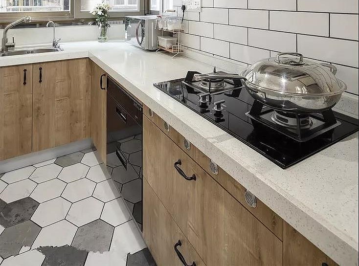 为什么石英石台面好薄,石英石台面渗色的问题怎么解决