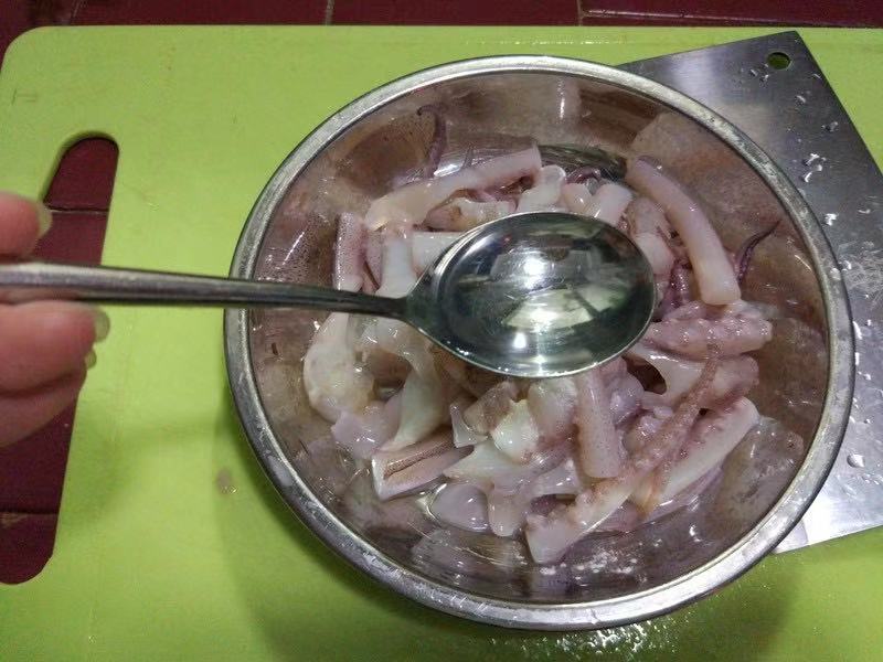 爆炒鱿鱼味道香独家秘制小配方,爆炒鱿鱼的正宗做法四川味道