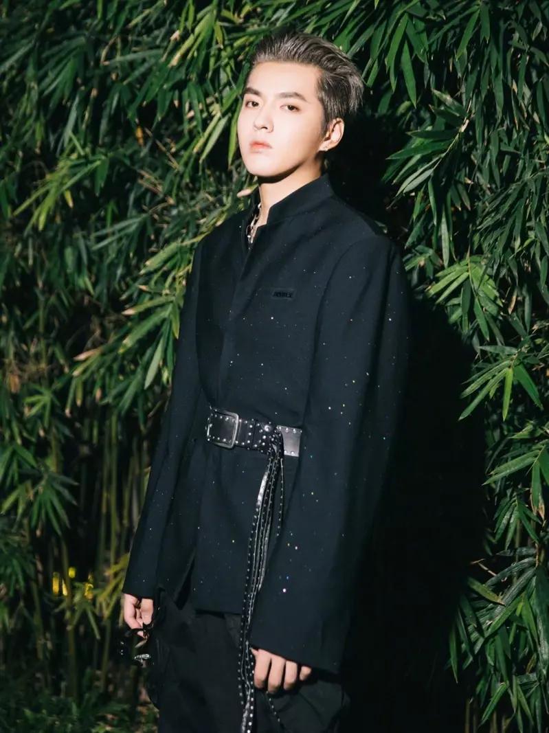 都美竹爆酒后性关系内幕吴亦凡称只见过一面互相矛盾