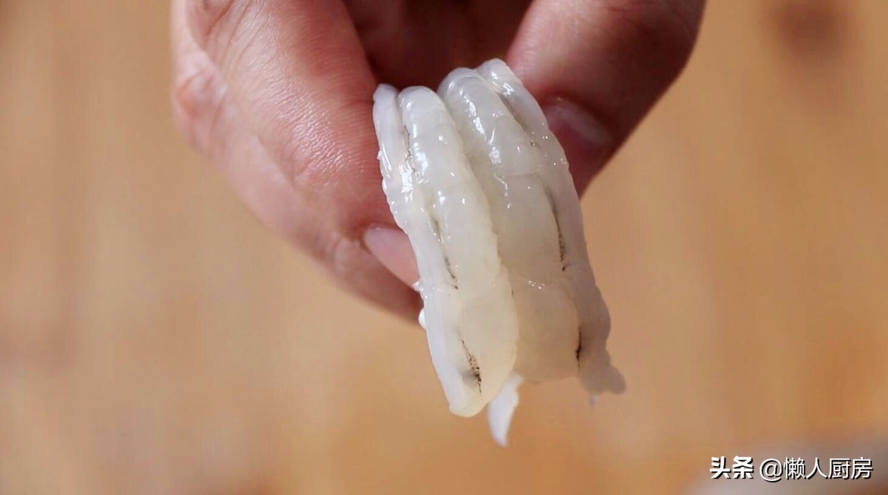 怎么把大虾炒外酥里嫩,如何做虾好吃又简单油焖大虾