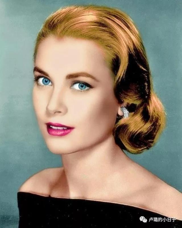 摩纳哥王妃终于精心打扮,摩纳哥最美王妃穿衣搭配