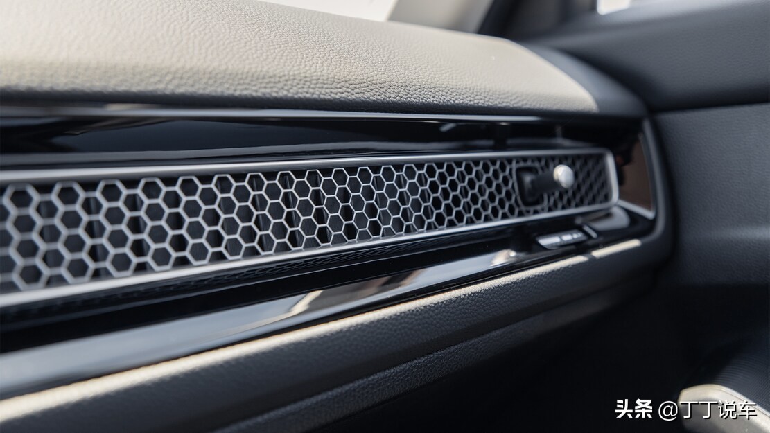 12款本田思域和12款卡罗拉哪个好,思域对比丰田卡罗拉