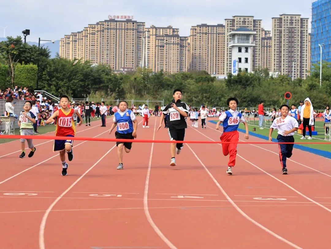 精彩难忘，未来可期，向着阳光奔跑吧！福清文光学校小学部第七届田径运动会闭幕式