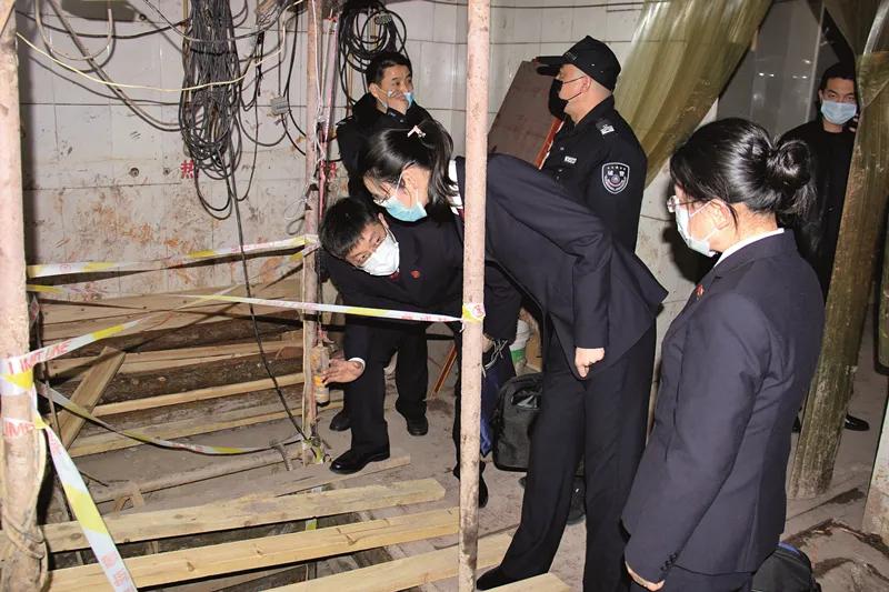 珍贵紫砂泥引来“摸土校尉”：女浴室垂直往下打出60米深的洞！