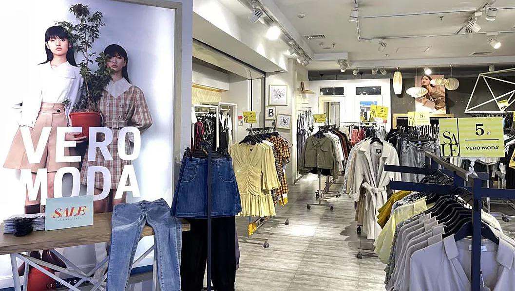 娴佹按鐨勫コ涓婚搧鎵撶殑涔愰槦,only濂宠鍜寁eromoda椋庢牸鍖哄埆