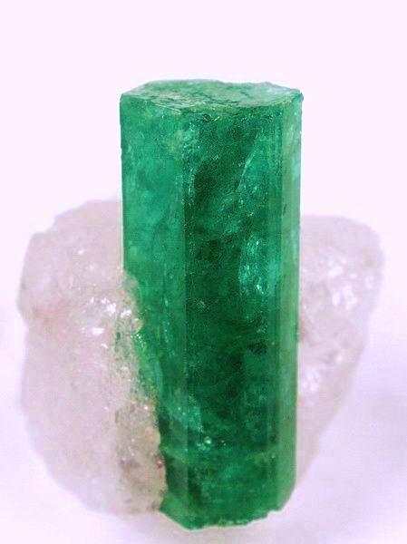 各种宝石原石的种类图片大全,高清彩色宝石原石图片大全