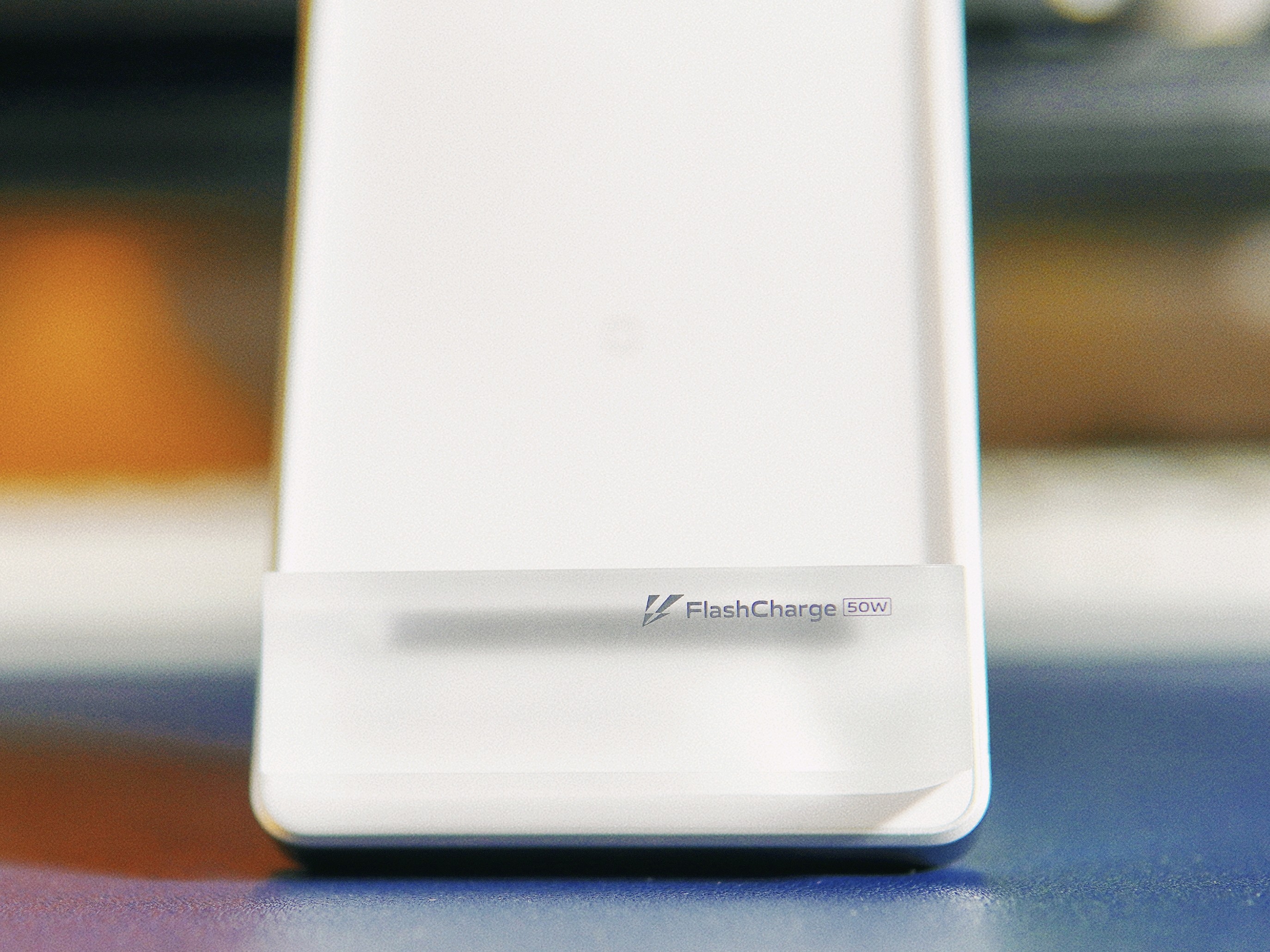 vivo双引擎闪充评测,vivo50w无线闪充立式充电器