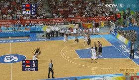 易建联国家队16年,易建联16岁时扣篮