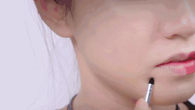 底妆先上腮红,底妆先上隔离还是先上遮瑕